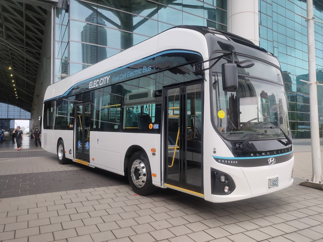 1. HYUNDAI ELEC CITY FCEV領航淨零新未來 亮相「2025 台灣氫能與電動大客車淨零移動論壇」